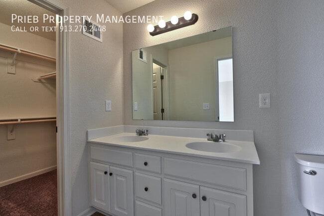 Building Photo - 1222 Budd Cir