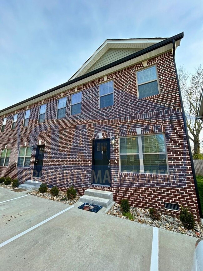 Building Photo - Two bedroom townhome in great, central location!