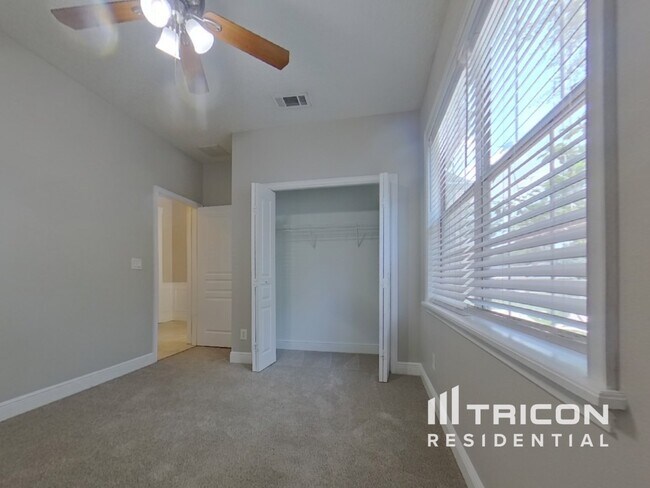 Building Photo - 605 Arlington Ct