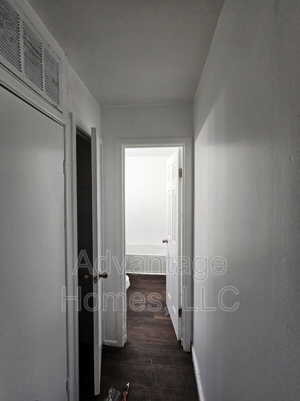 Building Photo - 11405 Crystal Ave