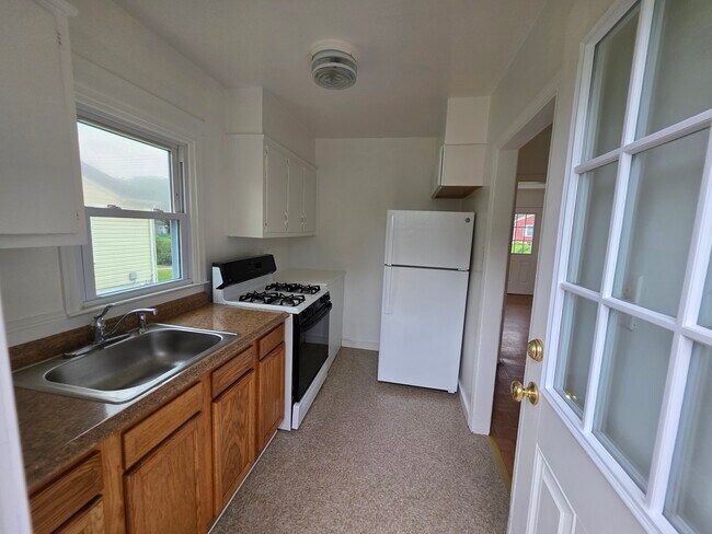 Building Photo - 651 Plater St