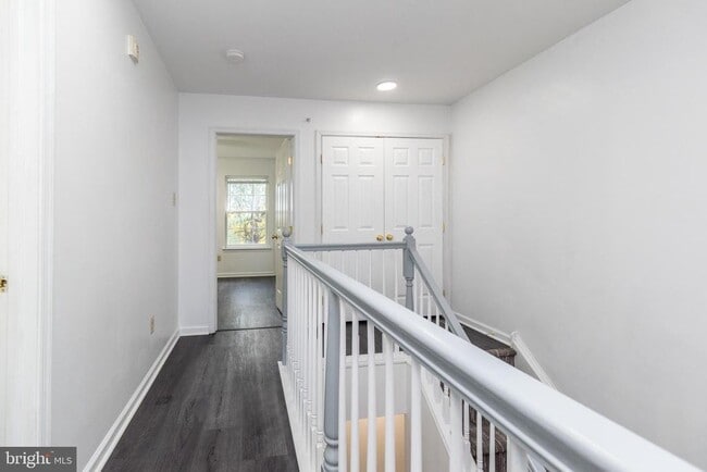 Building Photo - 483 Fort Hill Cir