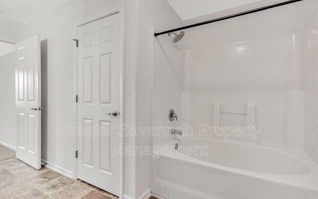 Building Photo - 40 Burnt Oak Rd