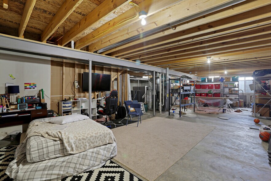 Building Photo - 814 Cone Flower Dr