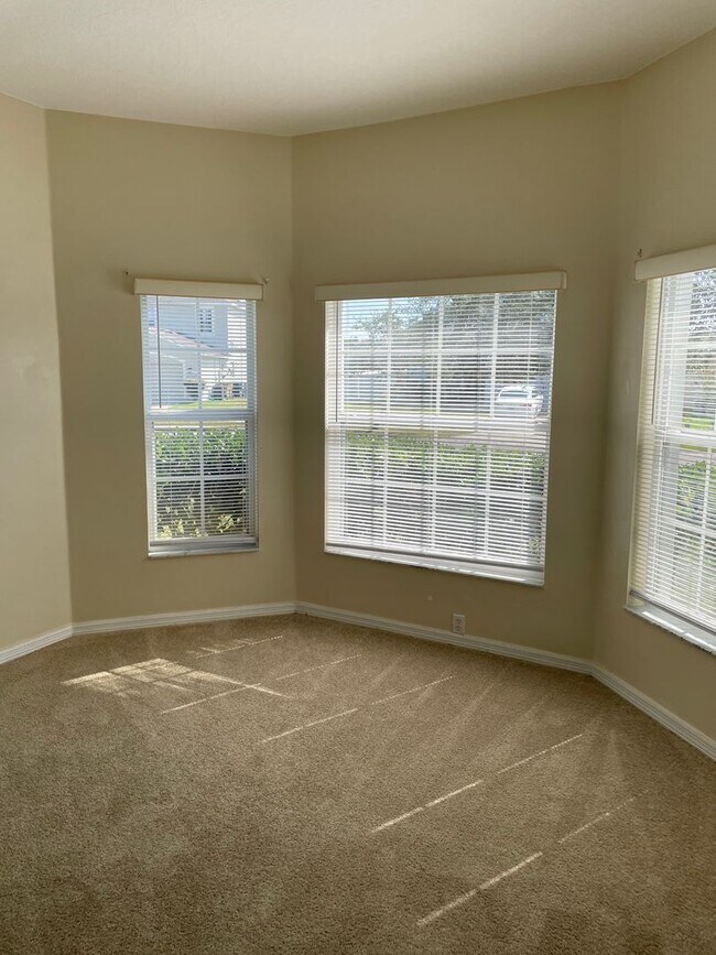 Building Photo - Great 3/2 floor plan