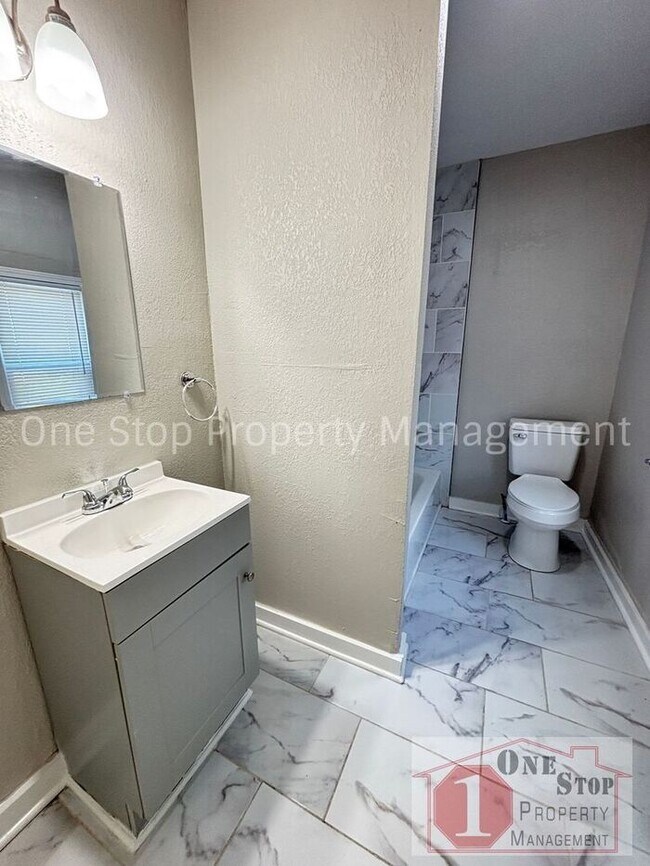 Building Photo - Beautiful 3 Bedroom 2 Bathroom in Kansas C...