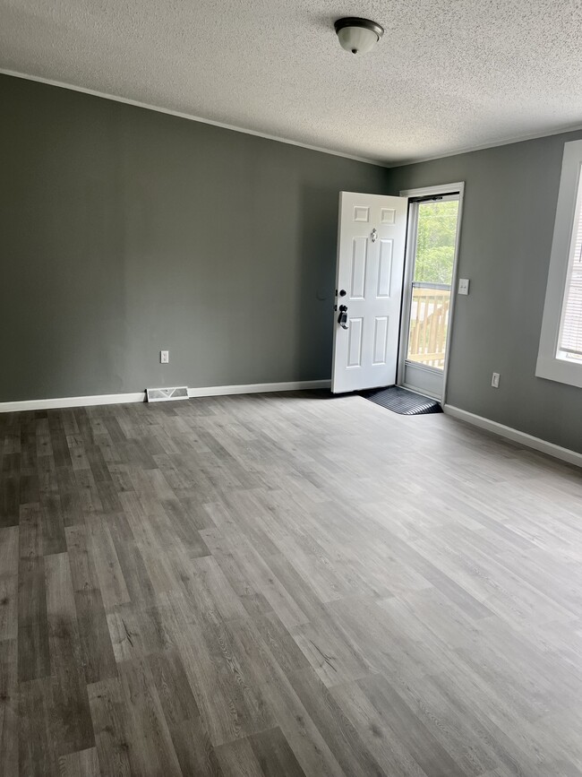 Building Photo - 422 Dundee Cir