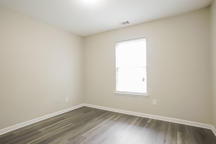 Building Photo - 815 Westlawn Dr