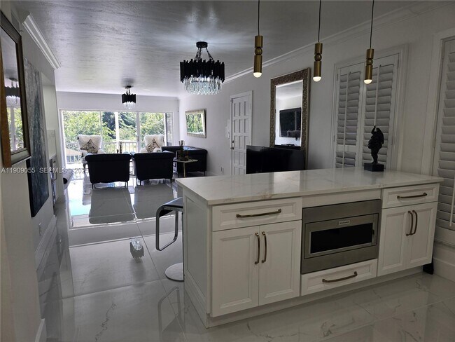 Building Photo - 6010 S Falls Cir Dr