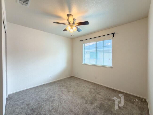 Building Photo - 3 Bedroom Condo, Gated Community in Chico
