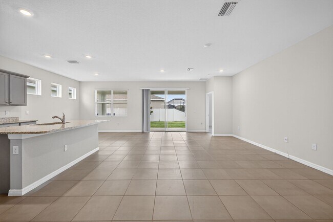 Building Photo - 4 Bedroom in Gated Community!