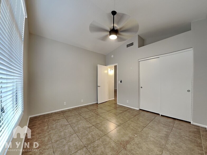 Building Photo - 11507 W Dana Ln