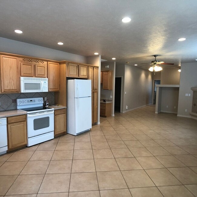 Building Photo - City of Grand Junction 2 Bedroom townhouse