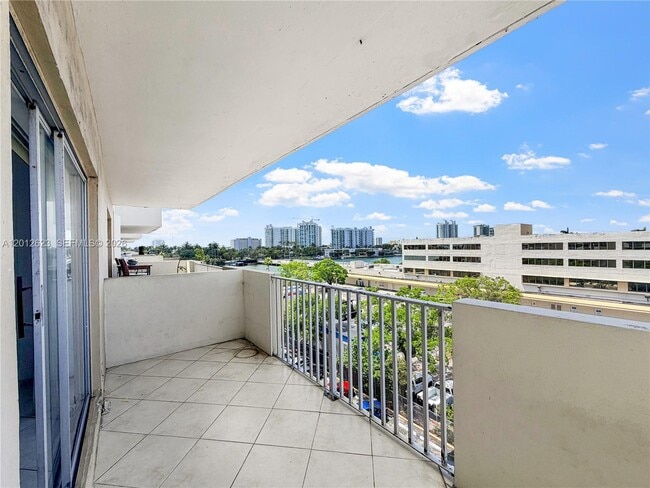 Building Photo - 1455 N Treasure Dr