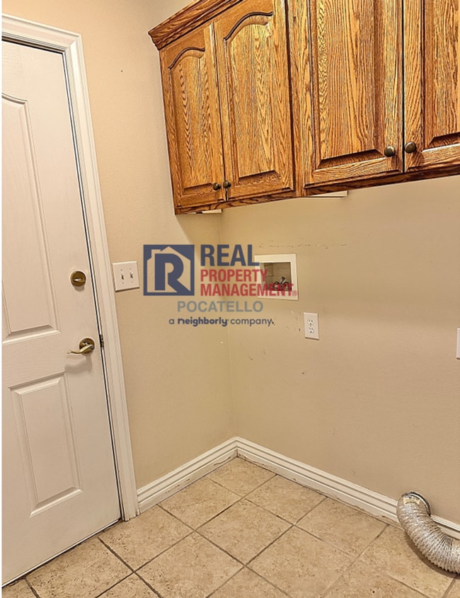 Building Photo - Beautiful 4 bedroom 3 bath house - attached garage