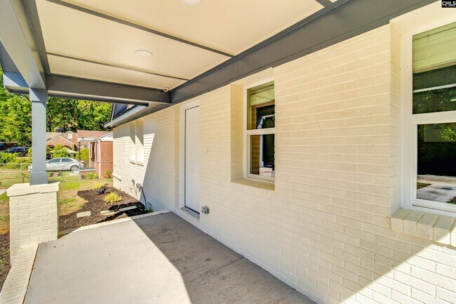 Building Photo - 2327 Willow St