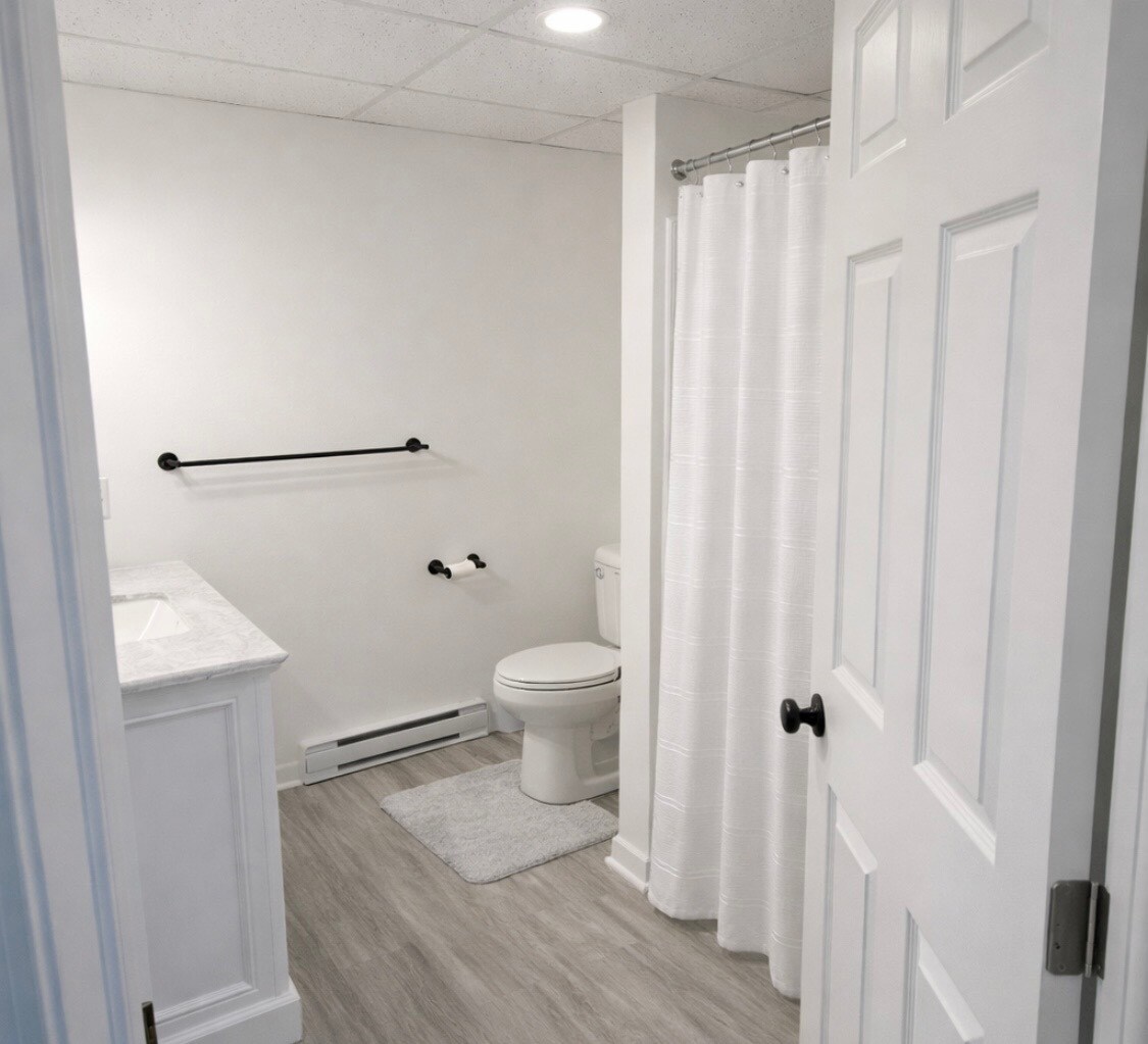 Building Photo - 13 S Main St