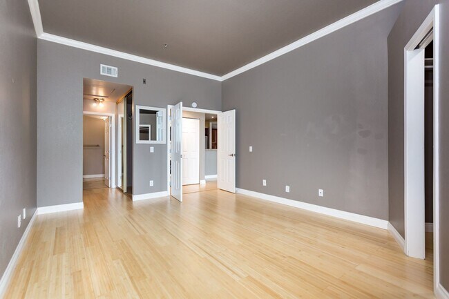 Building Photo - Heart of Bankers Hill at La Parc Chateau!