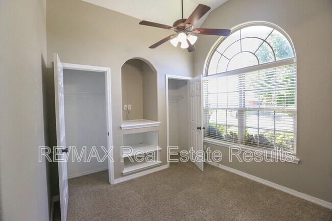 Building Photo - 3104 SW Tunica Ave