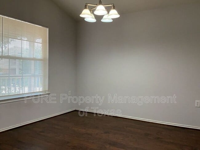 Building Photo - 9005 Sun Shower Bend