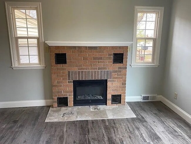 Building Photo - Click the “Apply Now” button or email wapmrentals@gmail.com for a prompt response.