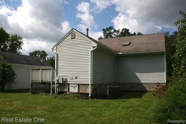 Building Photo - 3268 Troy Ave