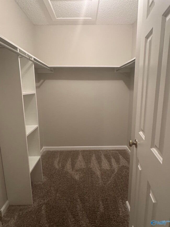 Building Photo - 4500 Bonnell Dr NW