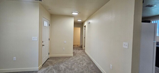 Building Photo - 3839 Woodlawn Ave