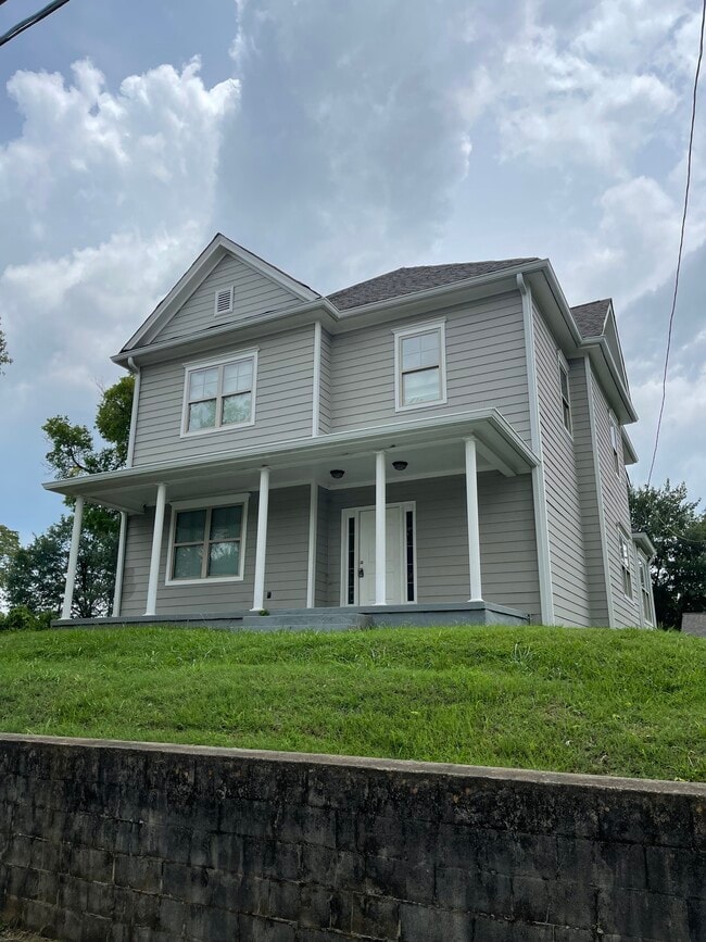 Building Photo - 1515 Chamberlain Ave