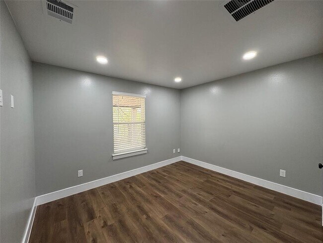 Building Photo - 6202 Hogan Ave
