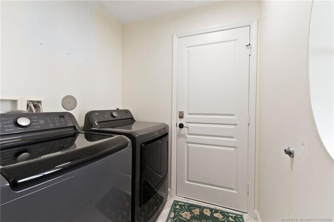 Building Photo - 10627 SW Cam Run