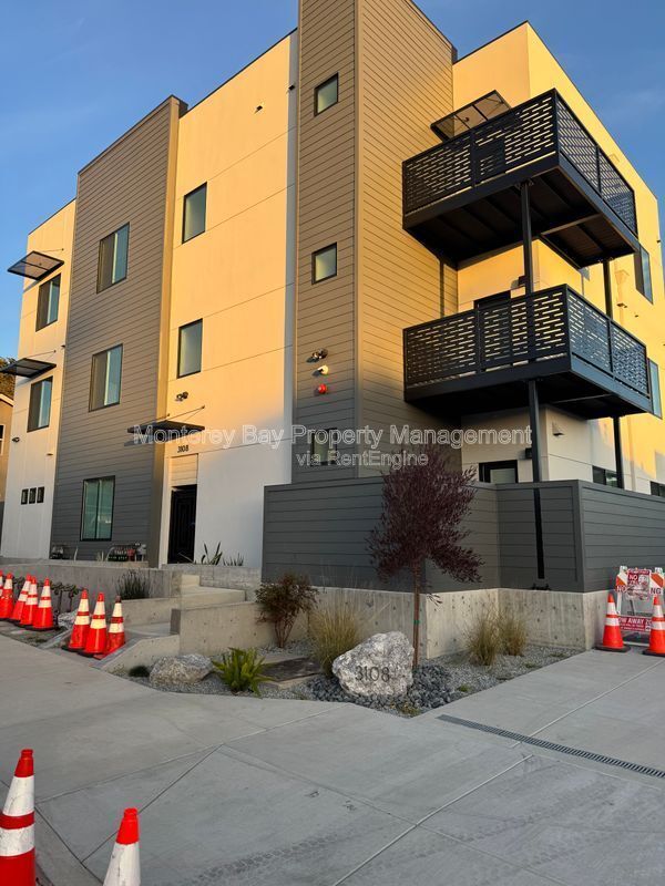 Building Photo - 3108 Seacrest Ave