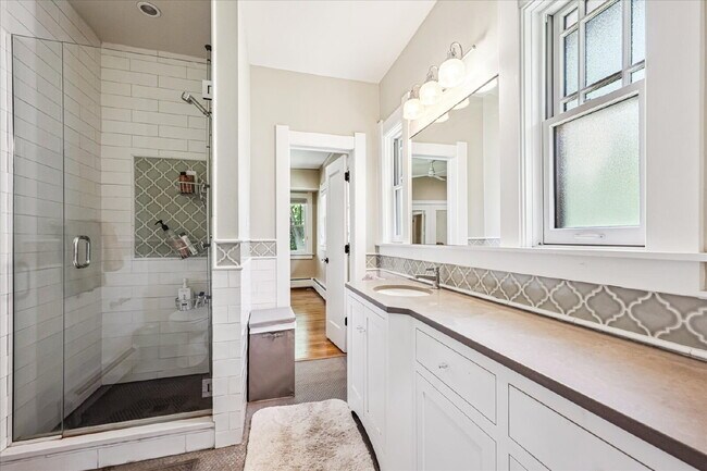 Building Photo - Spacious Comfort in Park Hill – 4-Bed, 2.5...