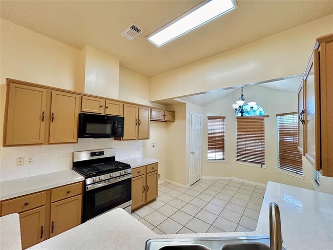 Building Photo - 18523 Spinney Ln