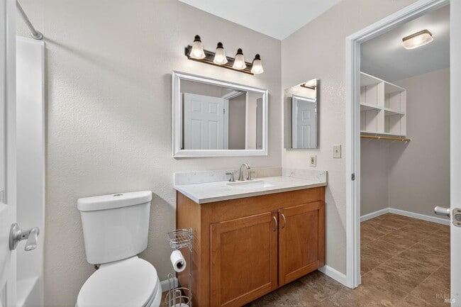 Building Photo - 4533 Hillview Ct