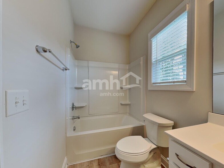 Building Photo - 104 White Ash Ln