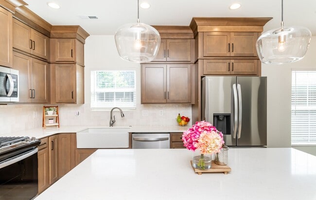 Building Photo - Do Not Miss this Beautiful piece of property.