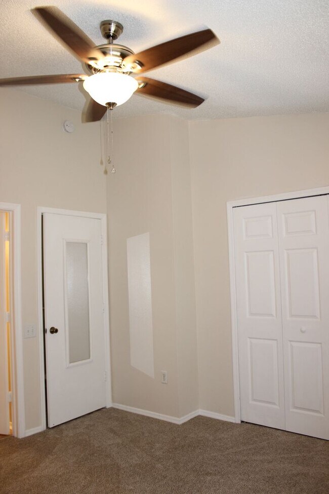 Building Photo - Beautiful 2 Bedroom, 2.5 Bath Townhome in Private Gated Community Of Hunter's Key In New Tampa