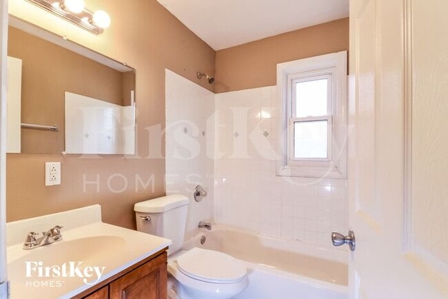 Building Photo - 3015 Kingsley Dr