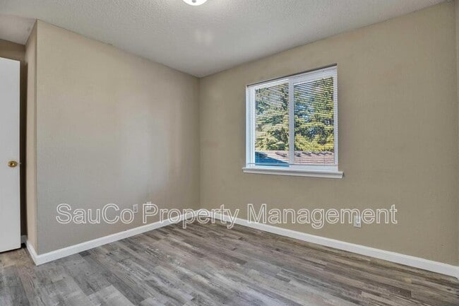 Building Photo - 2423 NW 3rd Ave