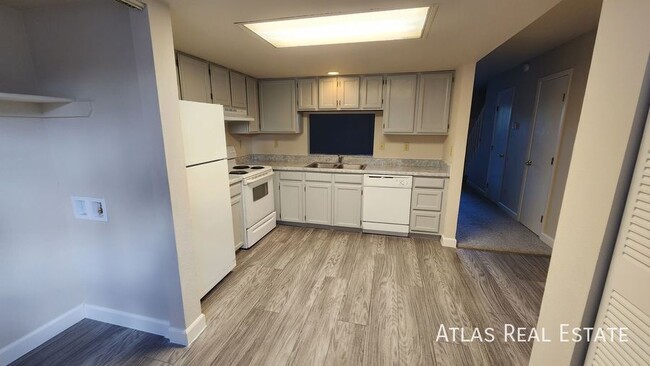 Building Photo - 5554 Bonita Village Rd