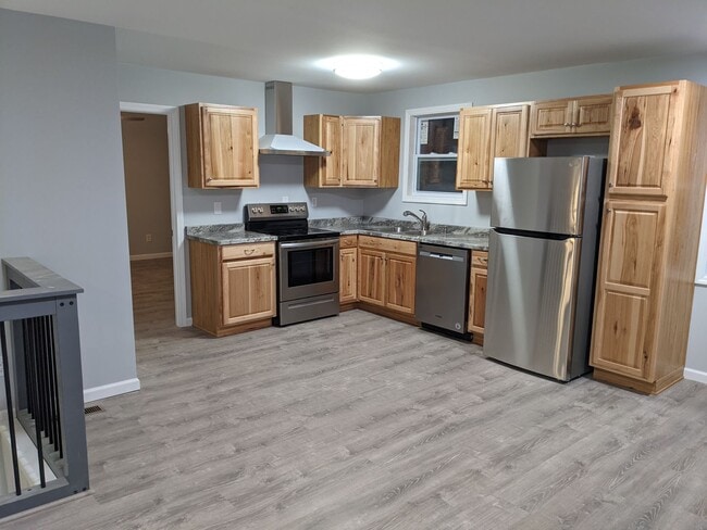 Building Photo - Private 3 bed 2bath house in North Johnson...