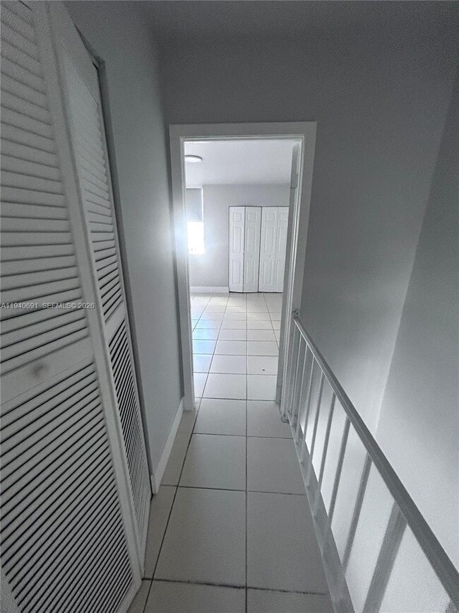 Building Photo - 3820 W 9th Way