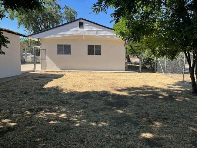 Building Photo - 301 E J St