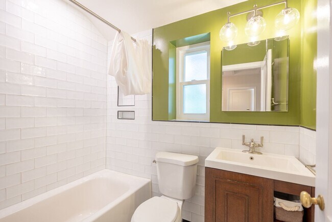 Building Photo - Charming  3 BR/1 BA Single-Family Home in ...
