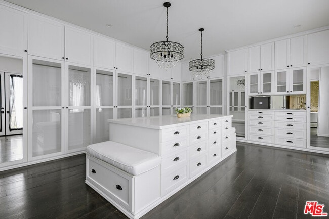 Building Photo - 4705 Los Feliz Blvd