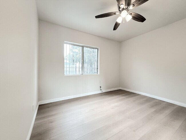 Building Photo - 1323 W 58th St
