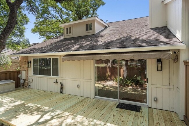 Building Photo - 8310 Summerwood Dr