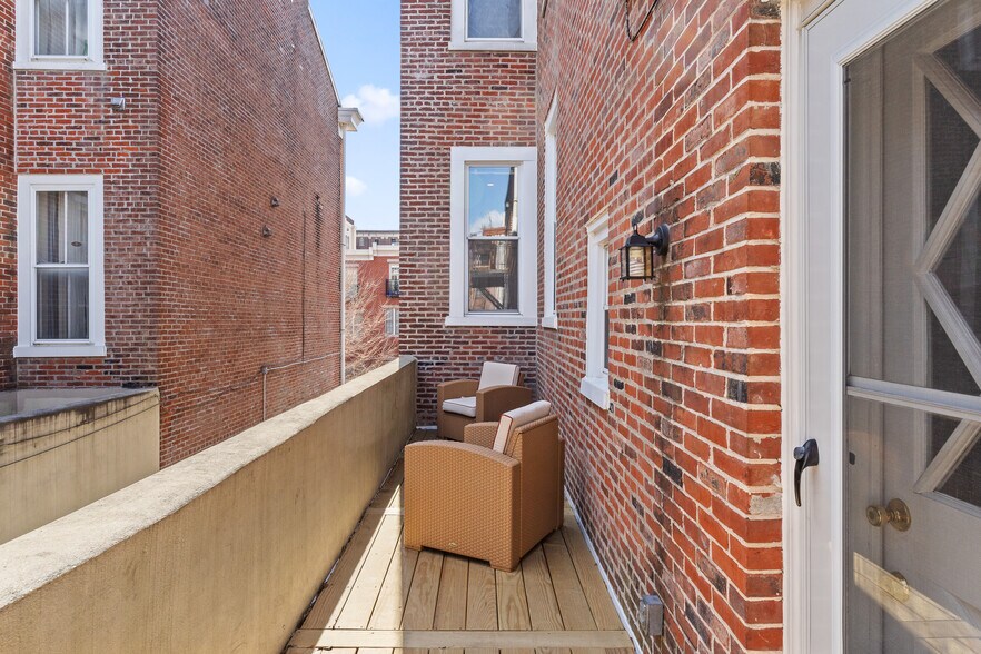 Building Photo - 1613 Green St