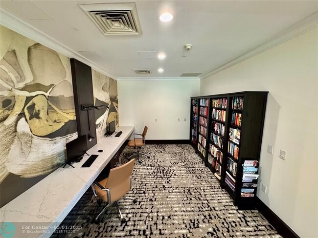 Building Photo - 610 W Las Olas Blvd